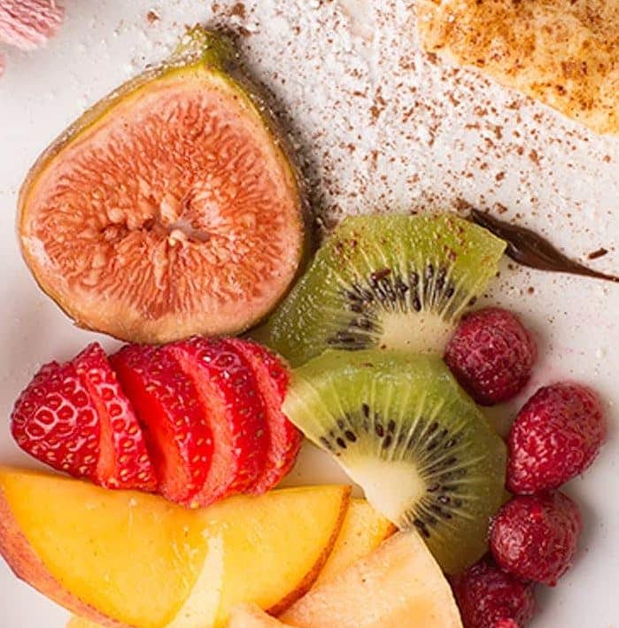 pancakes with fruit and chocolate